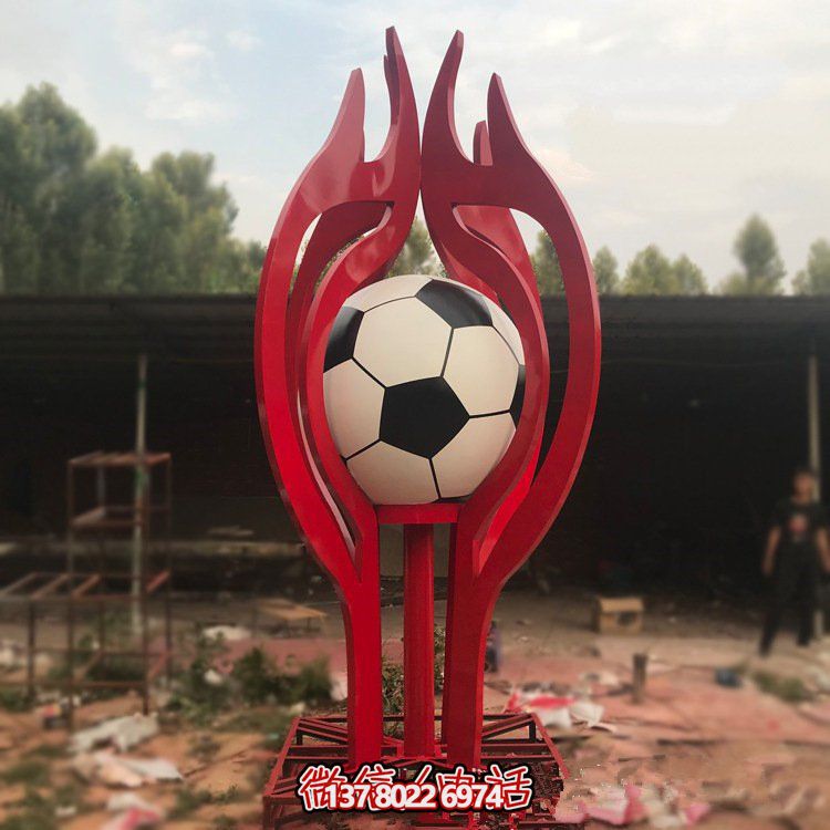 不銹鋼足球景觀雕塑，為戶外廣場(chǎng)提供美觀景觀