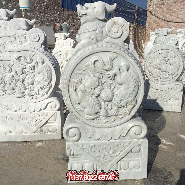 雕刻精美的大理石門(mén)口抱鼓雕塑