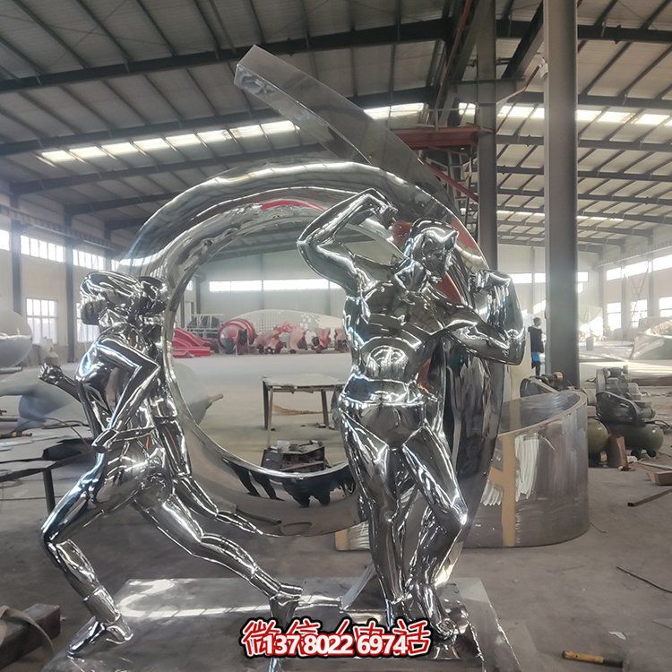 不銹鋼鏡面抽象雕塑，激發(fā)運動與園林景觀的靈感