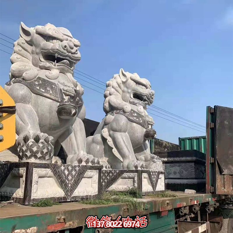 青石制大型仿真獅子雕塑，為鎮宅增添獨特魅力