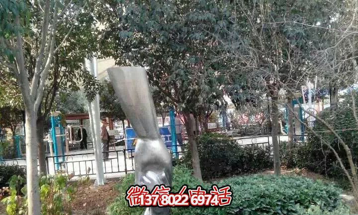 不銹鋼兒童雕塑——讓孩子們在學校里拉大手，拋光小手