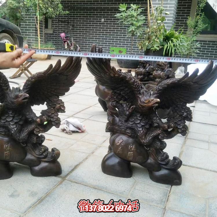 玻璃鋼老鷹雕塑，個性擺放商場裝飾