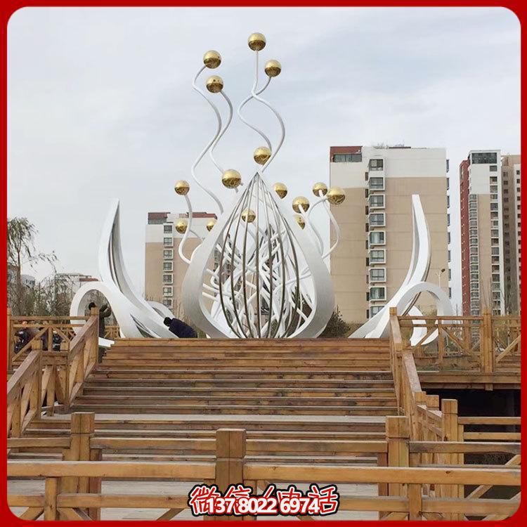 大型不銹鋼荷花雕塑，點綴美麗的景觀花園