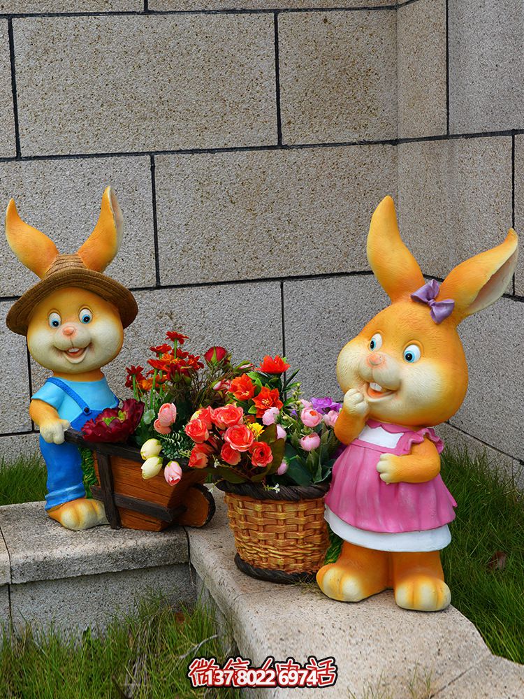 玻璃鋼彩繪只兔子雕塑，為庭院增添精彩