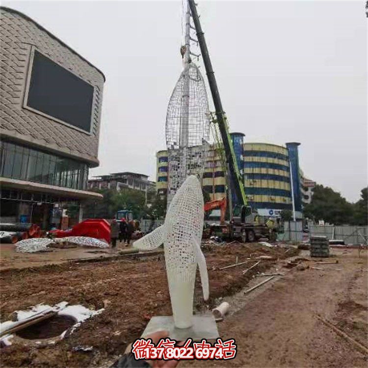 不銹鋼創意鏤空鯨魚雕塑，點綴園林景觀