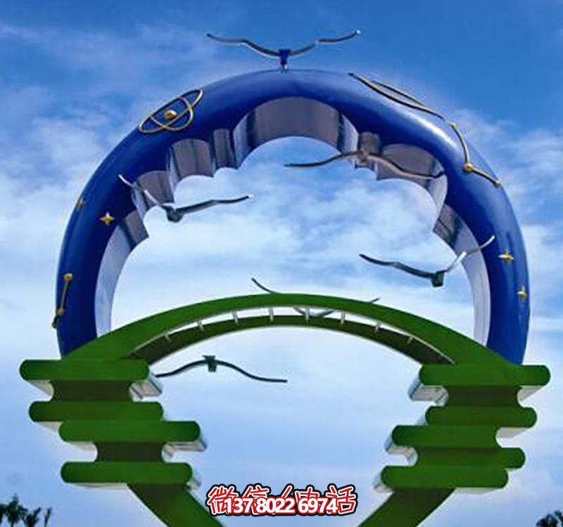 不銹鋼雕塑裝置給城市抽象拱門帶來(lái)烤漆精致