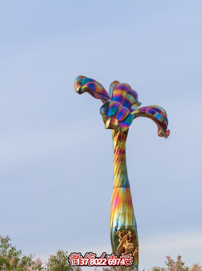 玻璃鋼藝術雕塑，點綴五彩花朵，為公園景觀帶來絢麗奪目的藝術氛圍
