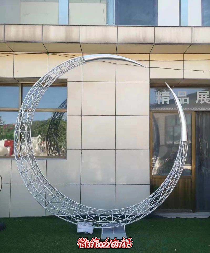 精致月亮雕塑，為您的別墅庭院增添美感