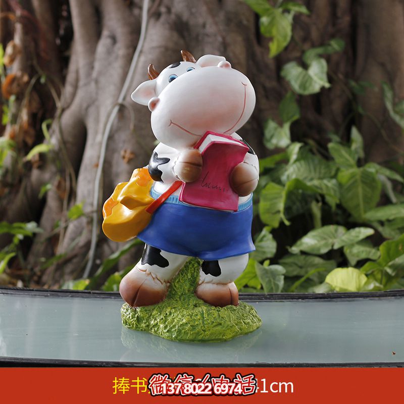 玻璃鋼雕塑牛，伴你一起看書，營(yíng)造完美草坪