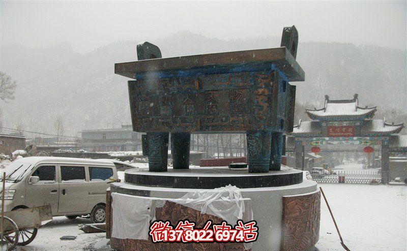 大型仿古青銅雕塑，營造獨特的戶外景觀