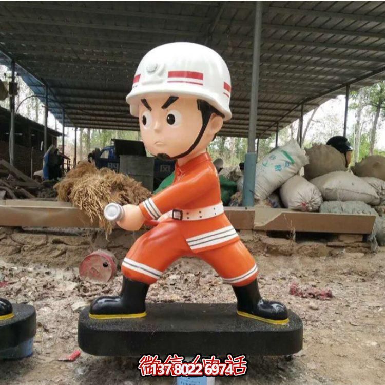 消防英雄銅雕塑像，為廣場添彩