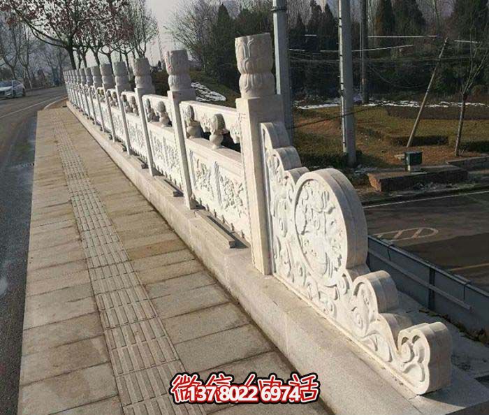 現代城市綠化防護欄桿，融入自然元素的花崗巖石雕