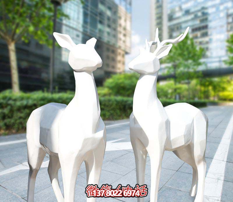 玻璃鋼梅花鹿雕塑，為你的廣場增添經(jīng)典藝術氣息