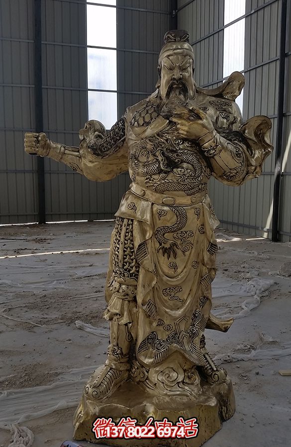 “關公大型噴金烤漆銅雕塑，添色庭院”