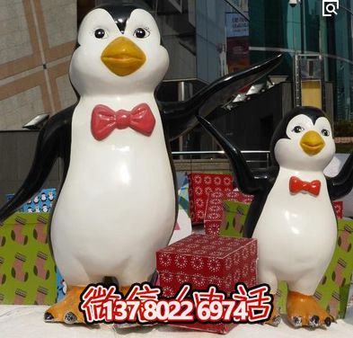 企鵝彩繪玻璃鋼雕塑，用美觀大方的藝術(shù)品裝點(diǎn)商場(chǎng)