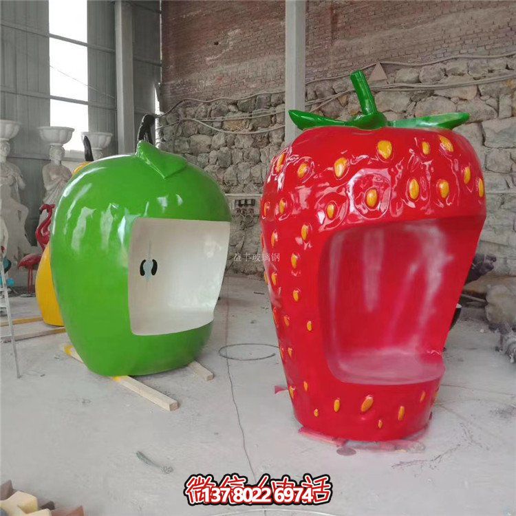 游樂(lè)園擺放玻璃鋼彩繪草莓蘋(píng)果水果桌椅