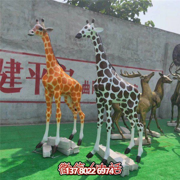 景區(qū)戶外大型玻璃鋼彩繪仿真長(zhǎng)頸鹿動(dòng)物擺件