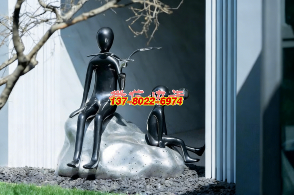 云端童夢：金屬羽翼與氣泡里的詩意日常